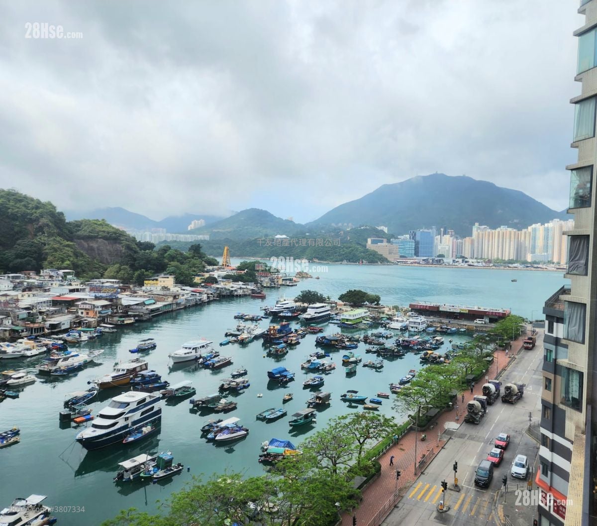 Canaryside Rental 2 Bedrooms , 2 Bathrooms 636 ft²