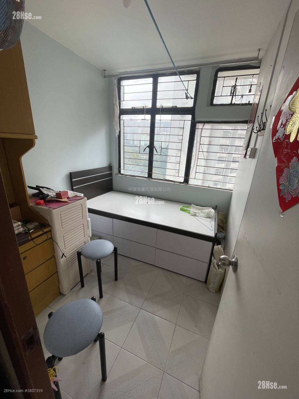 彩霞邨 售盘 2 房 376 平方尺