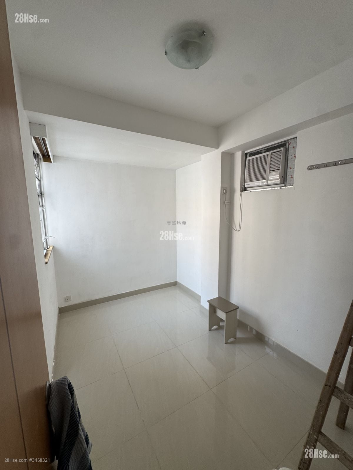 Manor Centre Rental 2 Bedrooms , 1 Bathroom 310 ft²