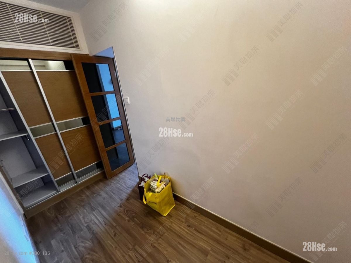 Kornhill Rental 3 Bedrooms , 1 Bathroom 529 ft²