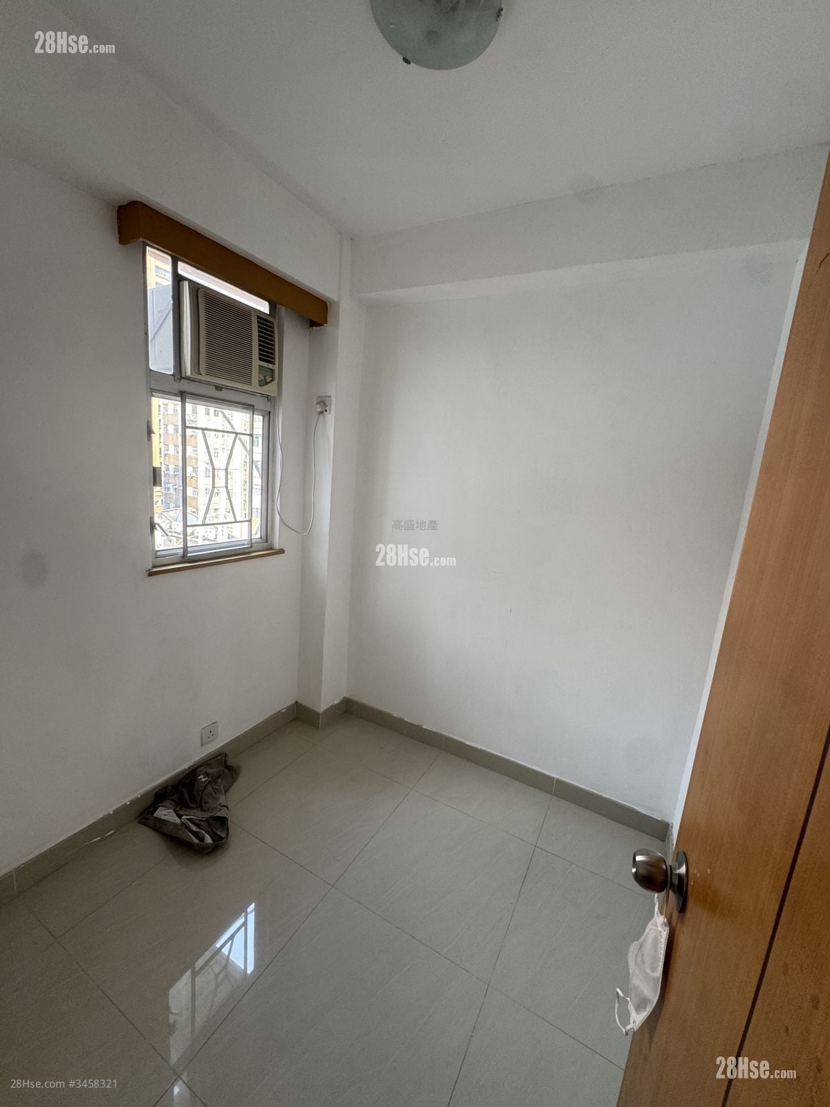 Manor Centre Rental 2 Bedrooms , 1 Bathroom 310 ft²