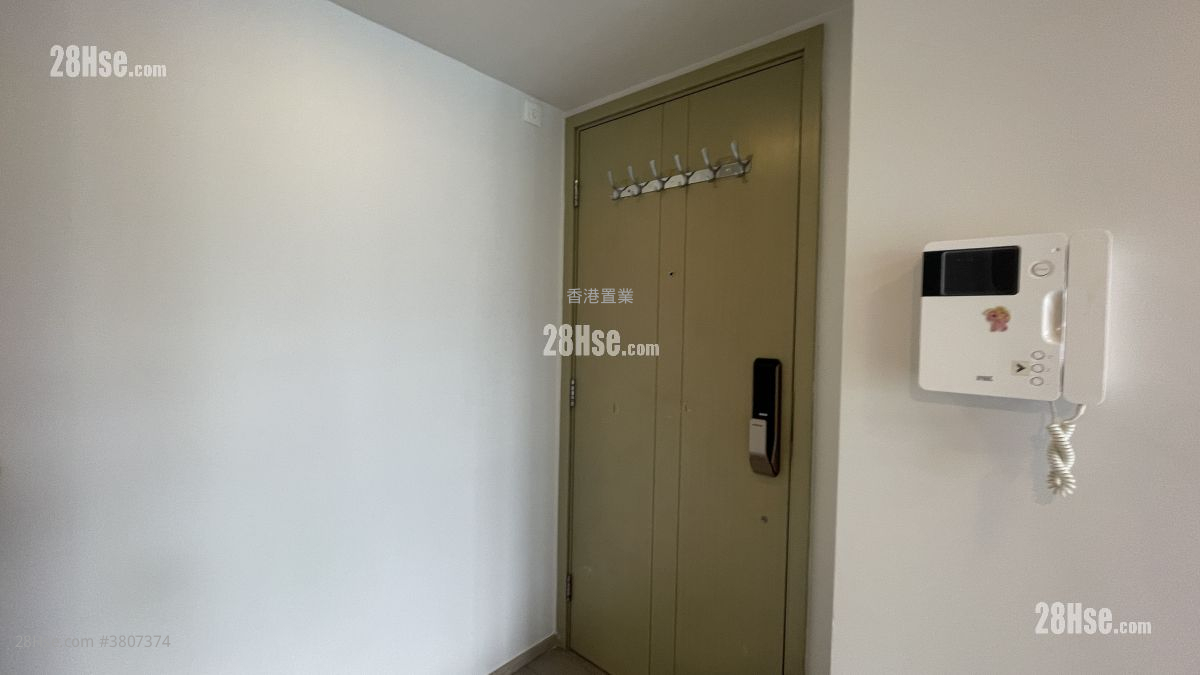 The Wings Rental 3 Bedrooms , 2 Bathrooms 673 ft²