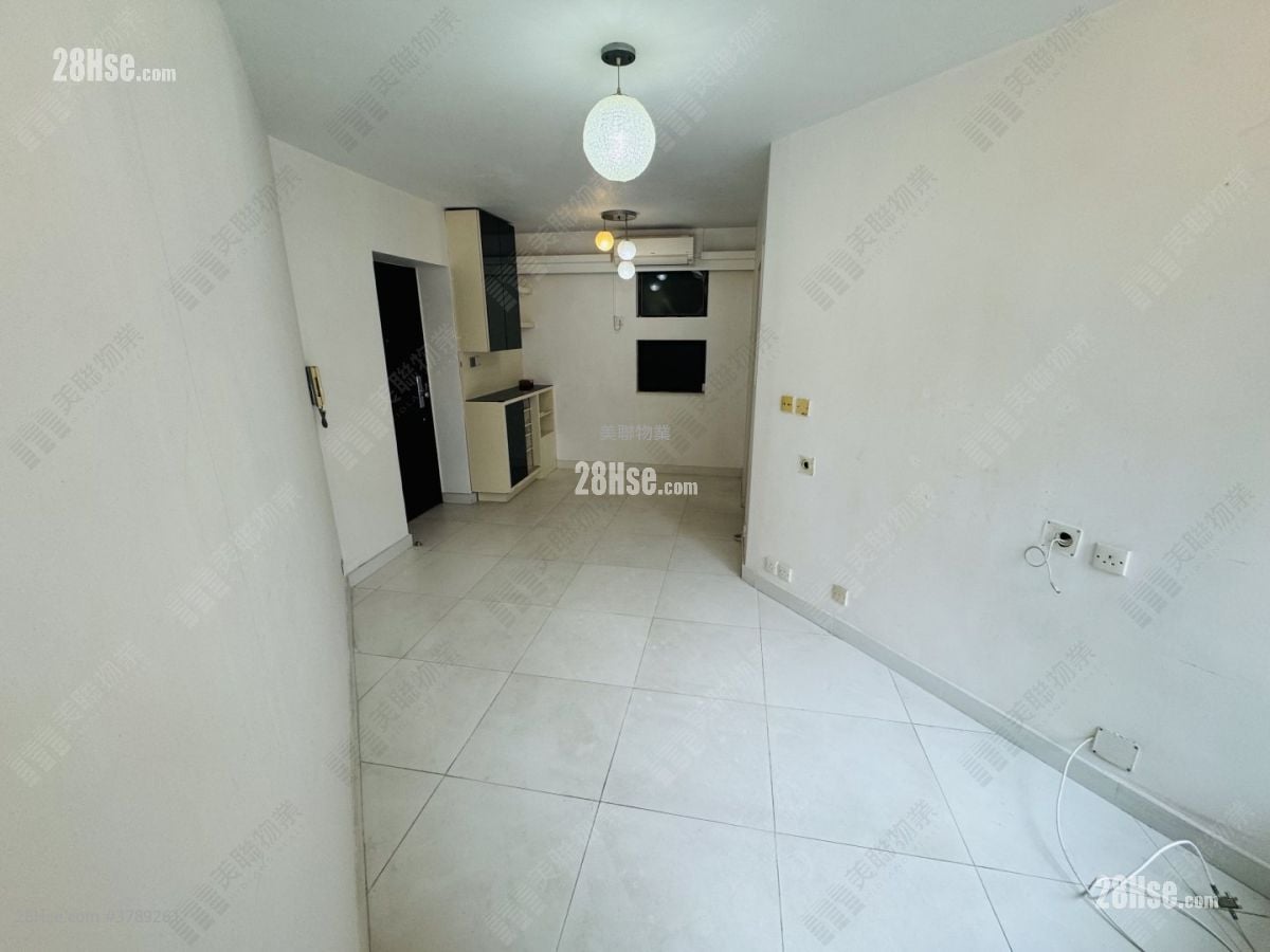 Kornhill Rental 2 Bedrooms , 1 Bathroom 466 ft²