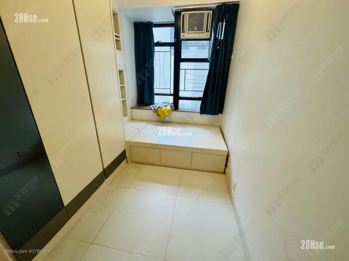 Kornhill Rental 2 Bedrooms , 1 Bathroom 466 ft²