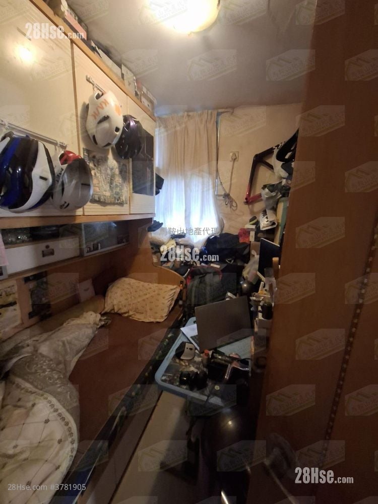 Kam Ying Court Sell 3 Bedrooms , 1 Bathroom 554 ft²