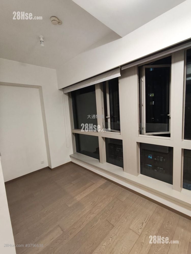 One Eighty Rental Studio , 1 Bathroom 164 ft²