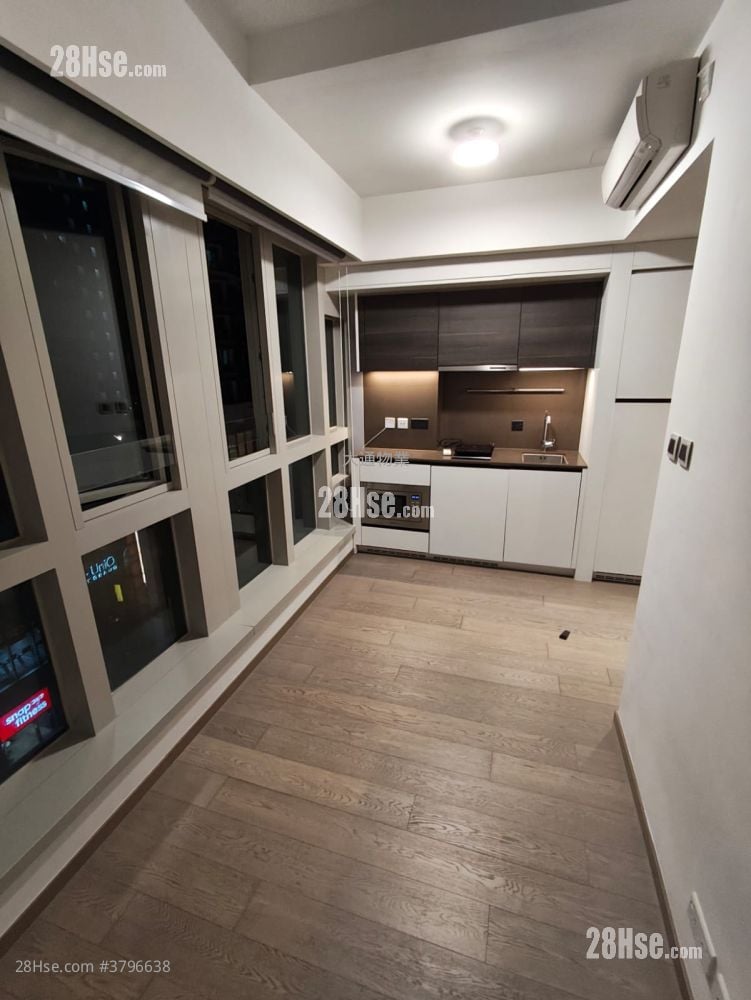 One Eighty Rental Studio , 1 Bathroom 164 ft²