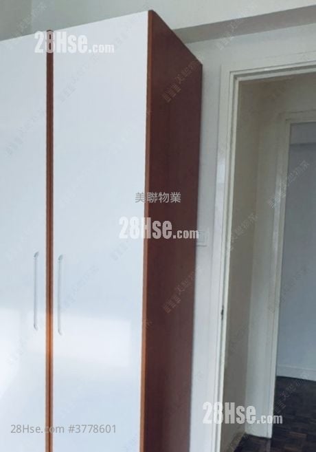 Kornhill Rental 2 Bedrooms , 1 Bathroom 461 ft²