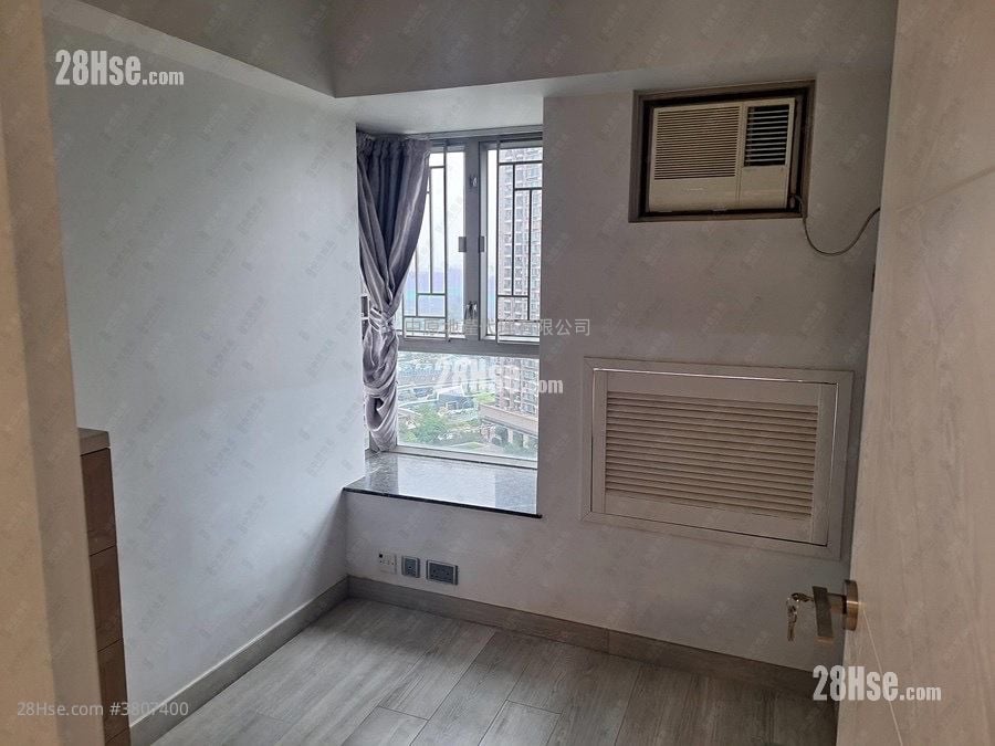 Yoho Town Sell 2 Bedrooms 422 ft²