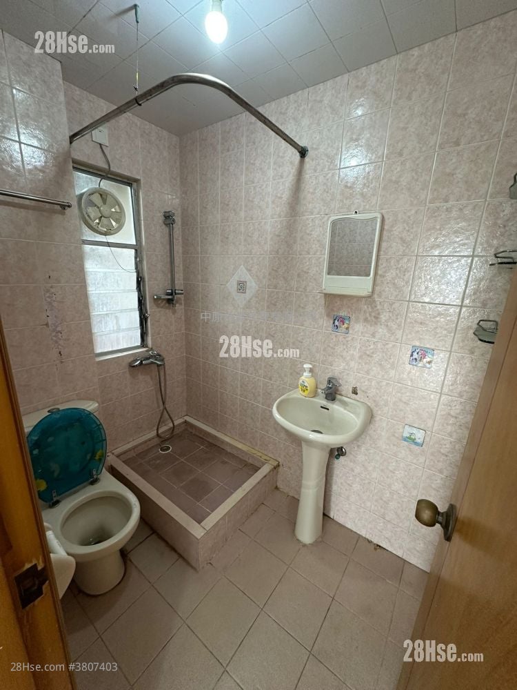 Ching Wah Court Sell 1 Bedroom , 1 Bathroom 394 ft²