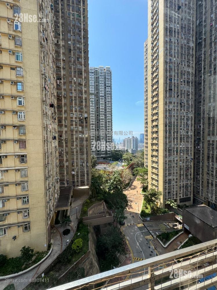 Hong Wah Court Sell 2 Bedrooms , 1 Bathroom 423 ft²