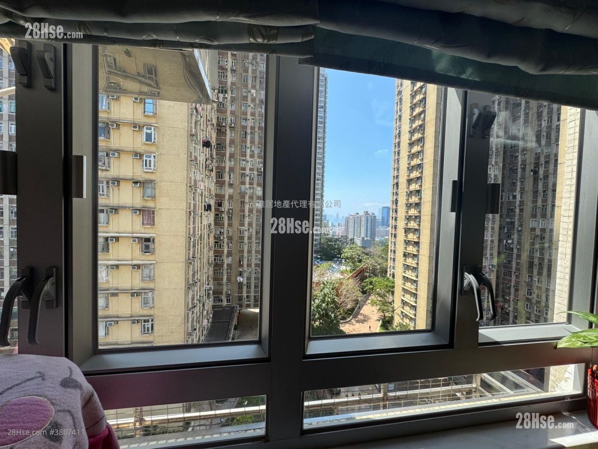 Hong Wah Court Sell 2 Bedrooms , 1 Bathroom 423 ft²