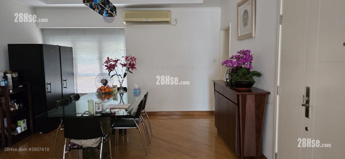 Claymore Garden Sell 1,553 ft²