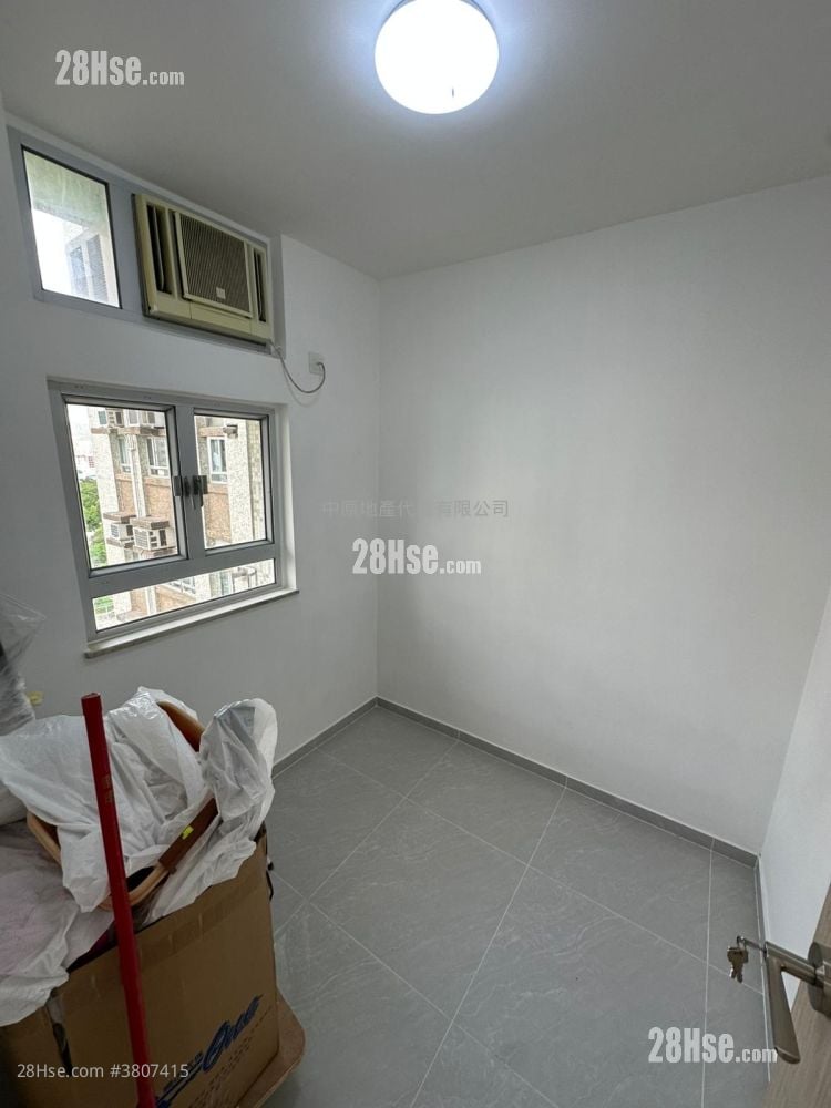 Ching Wah Court Sell 2 Bedrooms , 1 Bathroom 363 ft²