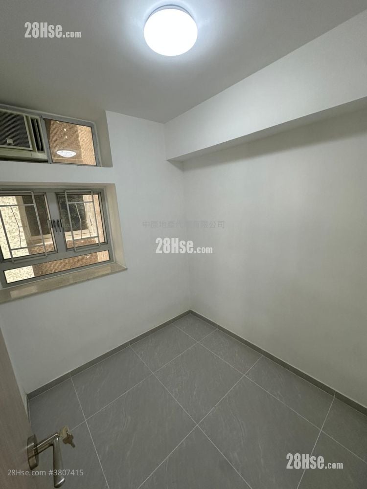 Ching Wah Court Sell 2 Bedrooms , 1 Bathroom 363 ft²