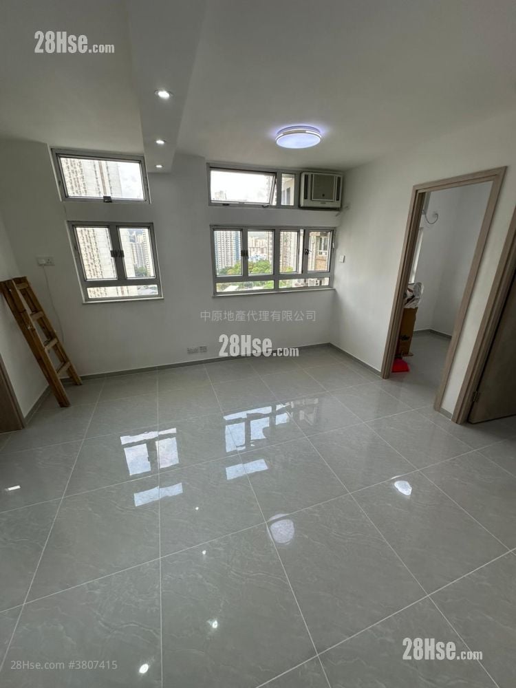 Ching Wah Court Sell 2 Bedrooms , 1 Bathroom 363 ft²