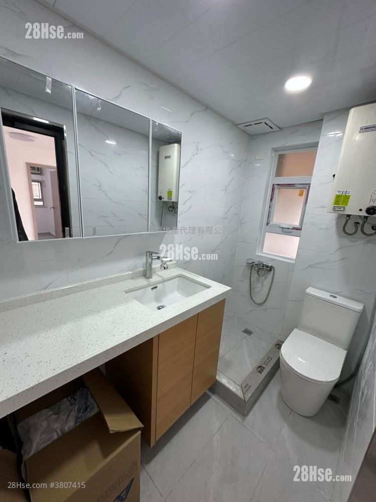 Ching Wah Court Sell 2 Bedrooms , 1 Bathroom 363 ft²