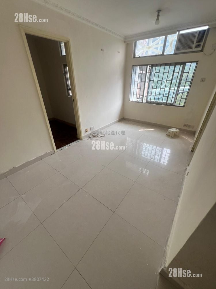 Kam Lung Court Sell 2 Bedrooms , 1 Bathroom 401 ft²