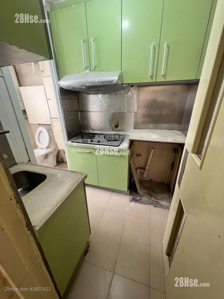 Kam Lung Court Sell 2 Bedrooms , 1 Bathroom 401 ft²