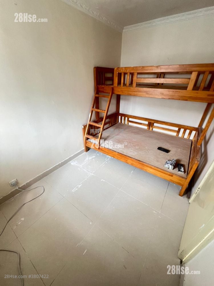 Kam Lung Court Sell 2 Bedrooms , 1 Bathroom 401 ft²