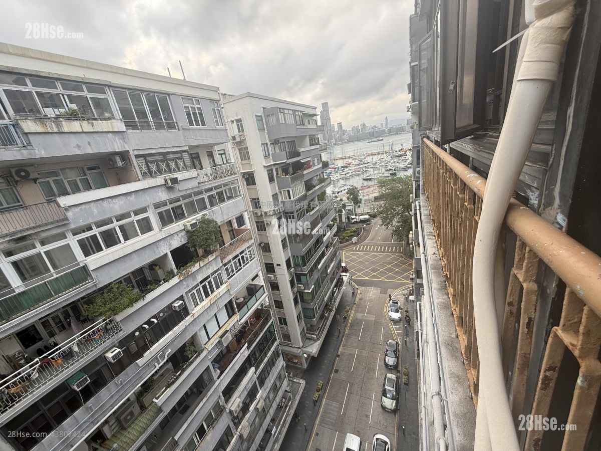 Newtown Mansion Sell 1,284 ft²