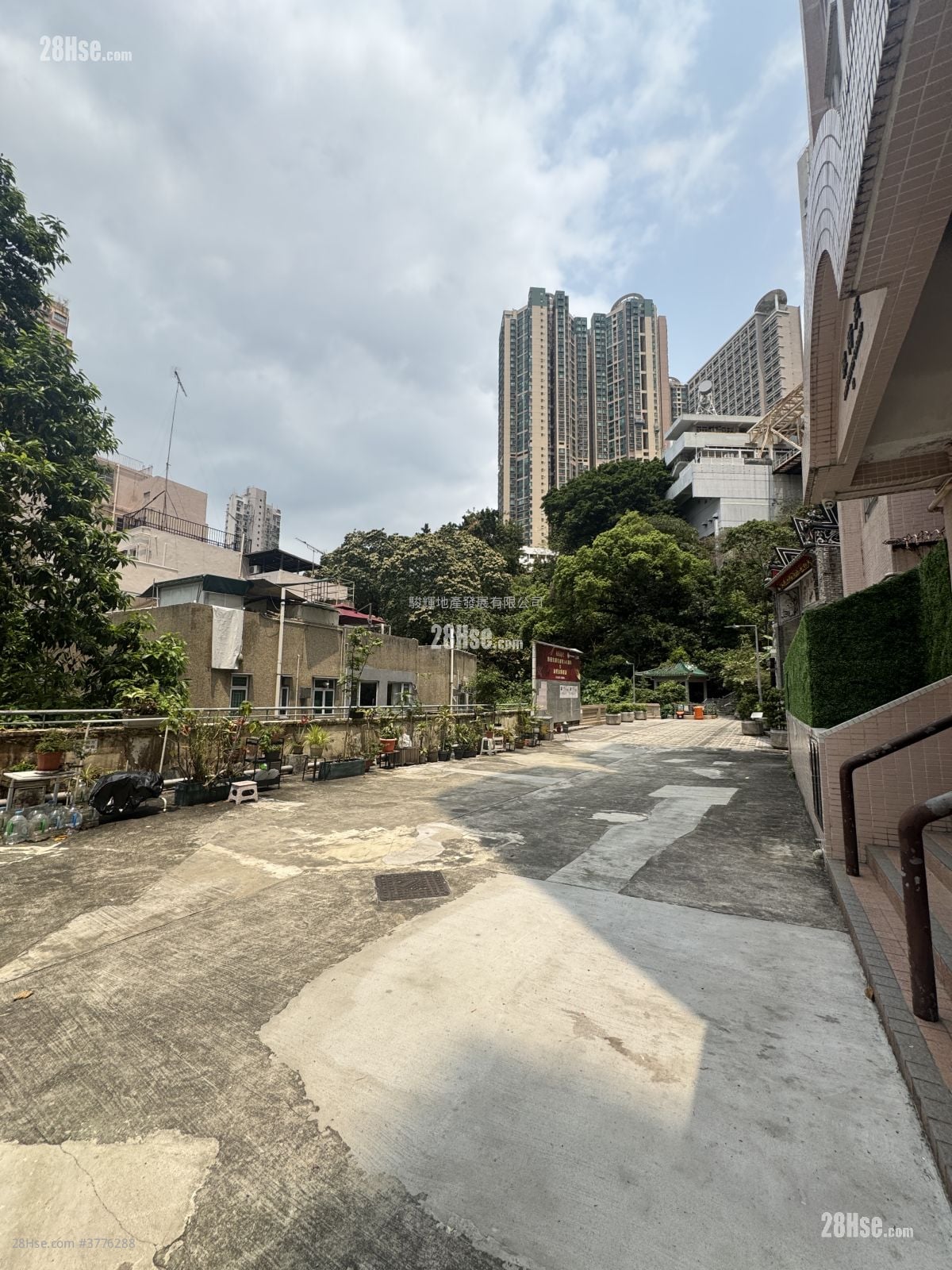 Jade Lotus Garden Sell 2 Bedrooms , 1 Bathroom 330 ft²