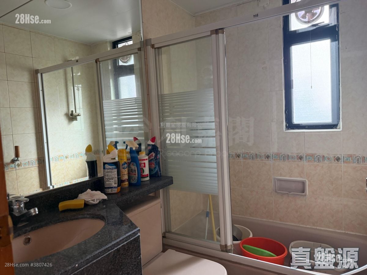 Wilton Place Sell 3 Bedrooms 573 ft²