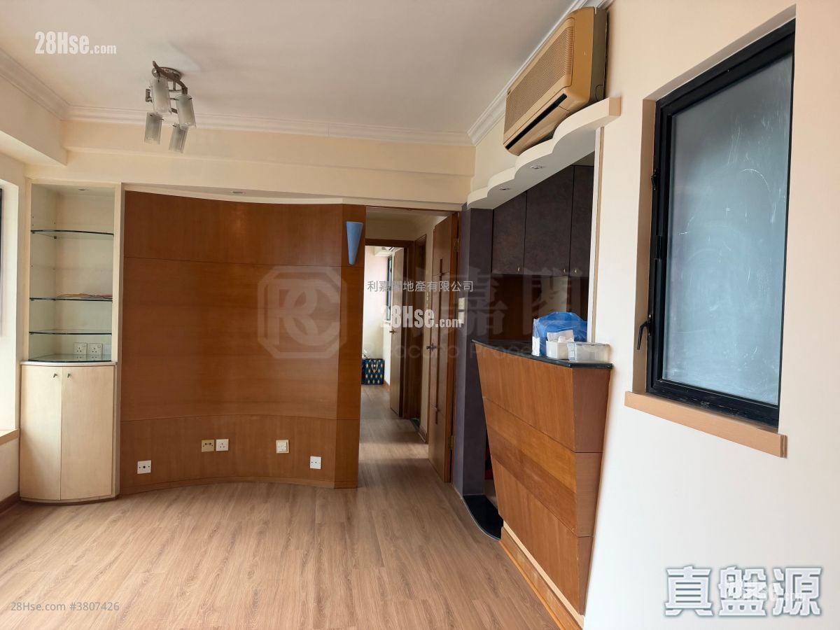 Wilton Place Sell 3 Bedrooms 573 ft²