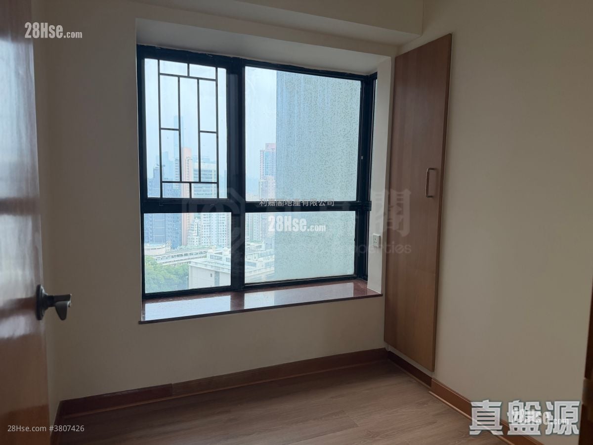 Wilton Place Sell 3 Bedrooms 573 ft²