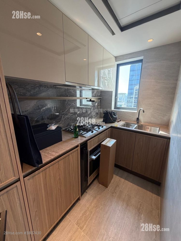 Topside Residence Rental 3 Bedrooms , 1 Bathroom 569 ft²