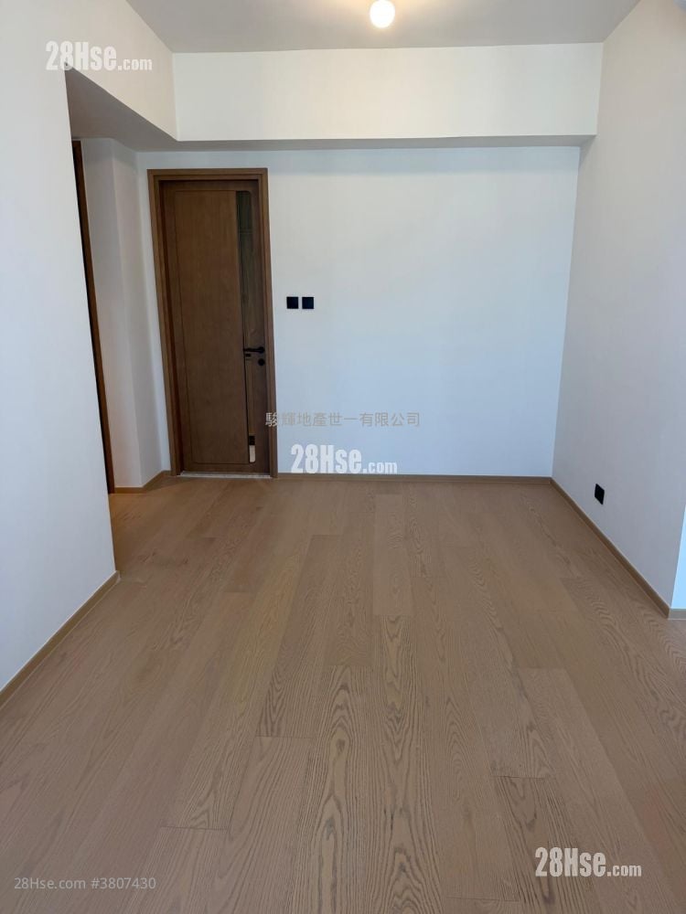 Topside Residence Rental 3 Bedrooms , 1 Bathroom 569 ft²