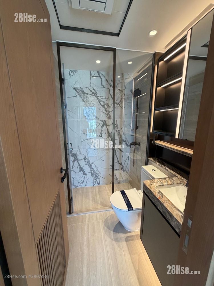 Topside Residence Rental 3 Bedrooms , 1 Bathroom 569 ft²