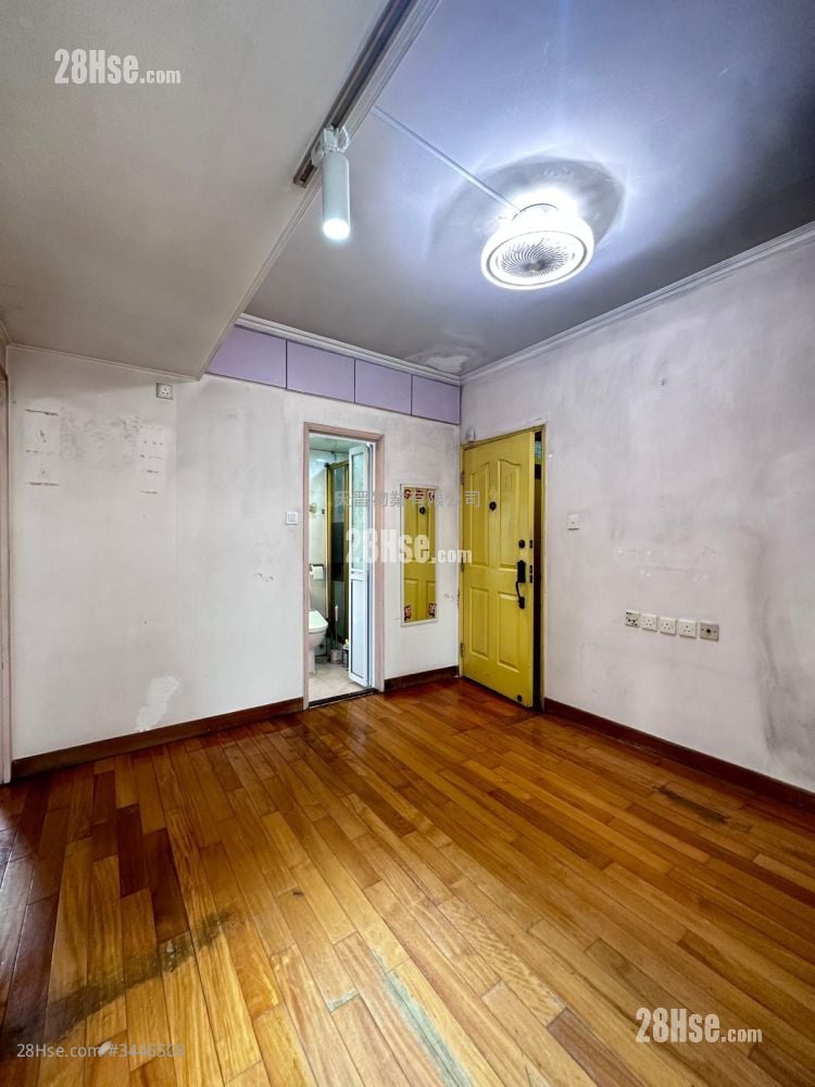 Kar Shun Building Sell 2 Bedrooms , 1 Bathroom 327 ft²