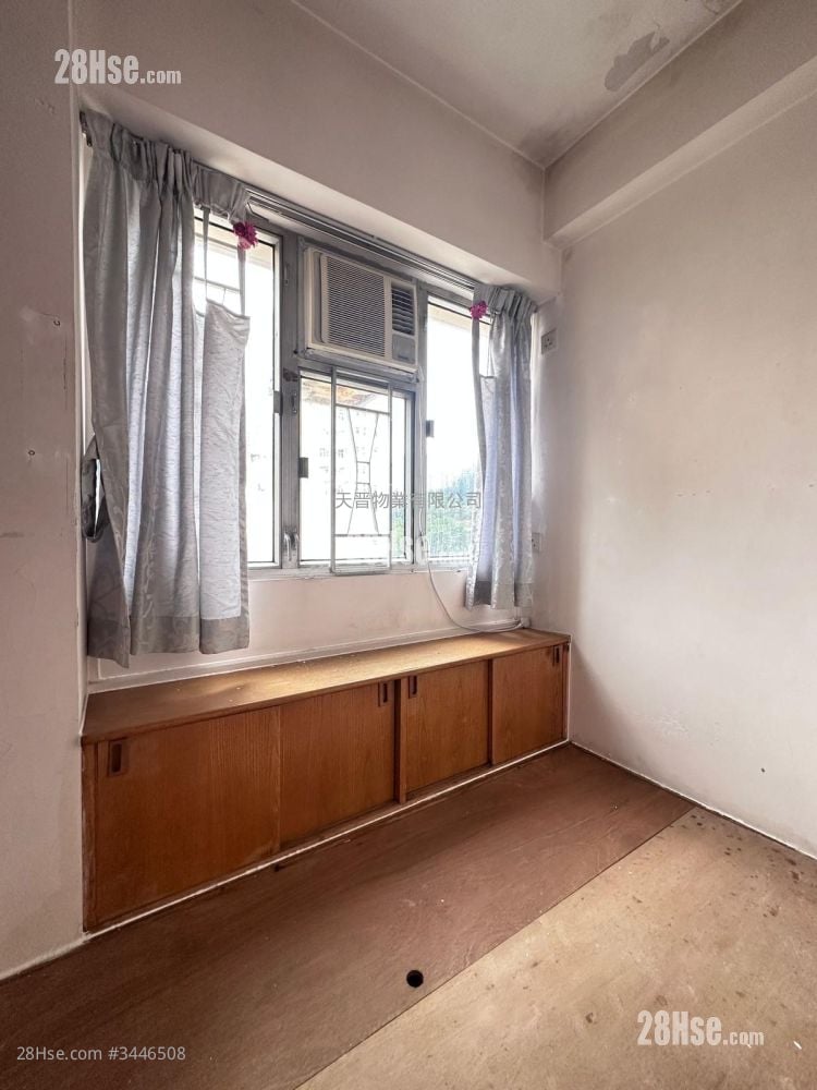 Kar Shun Building Sell 2 Bedrooms , 1 Bathroom 327 ft²