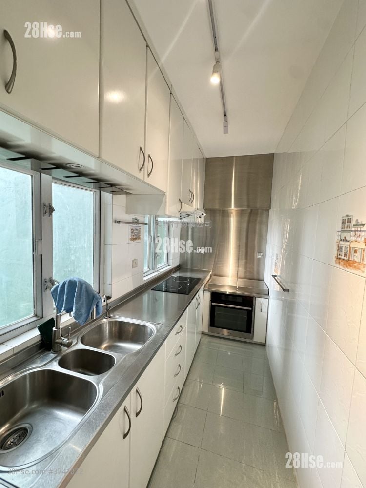 单幢楼房 租盘 3 房 , 2 浴室 684 平方尺