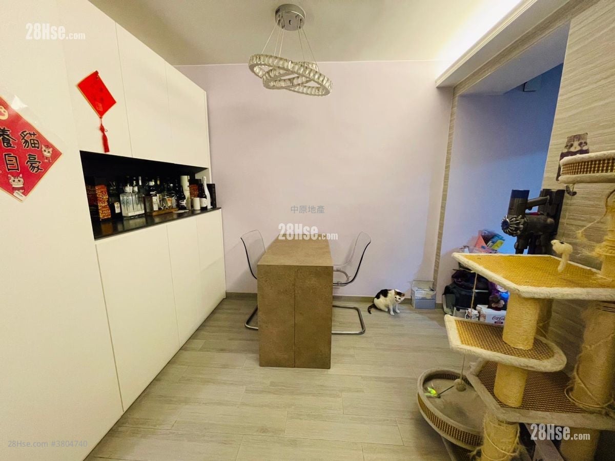 Siu Hong Court Sell 2 Bedrooms , 1 Bathroom 449 ft²