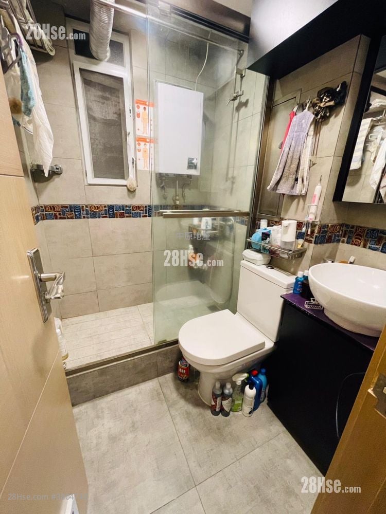 Siu Hong Court Sell 2 Bedrooms , 1 Bathroom 449 ft²