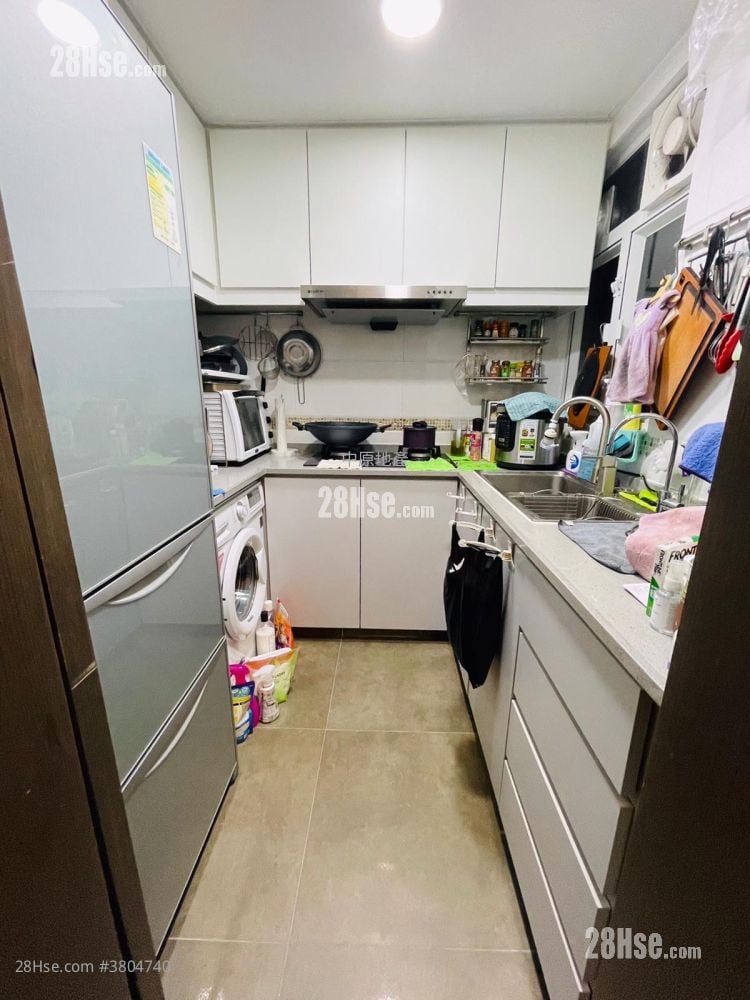 Siu Hong Court Sell 2 Bedrooms , 1 Bathroom 449 ft²