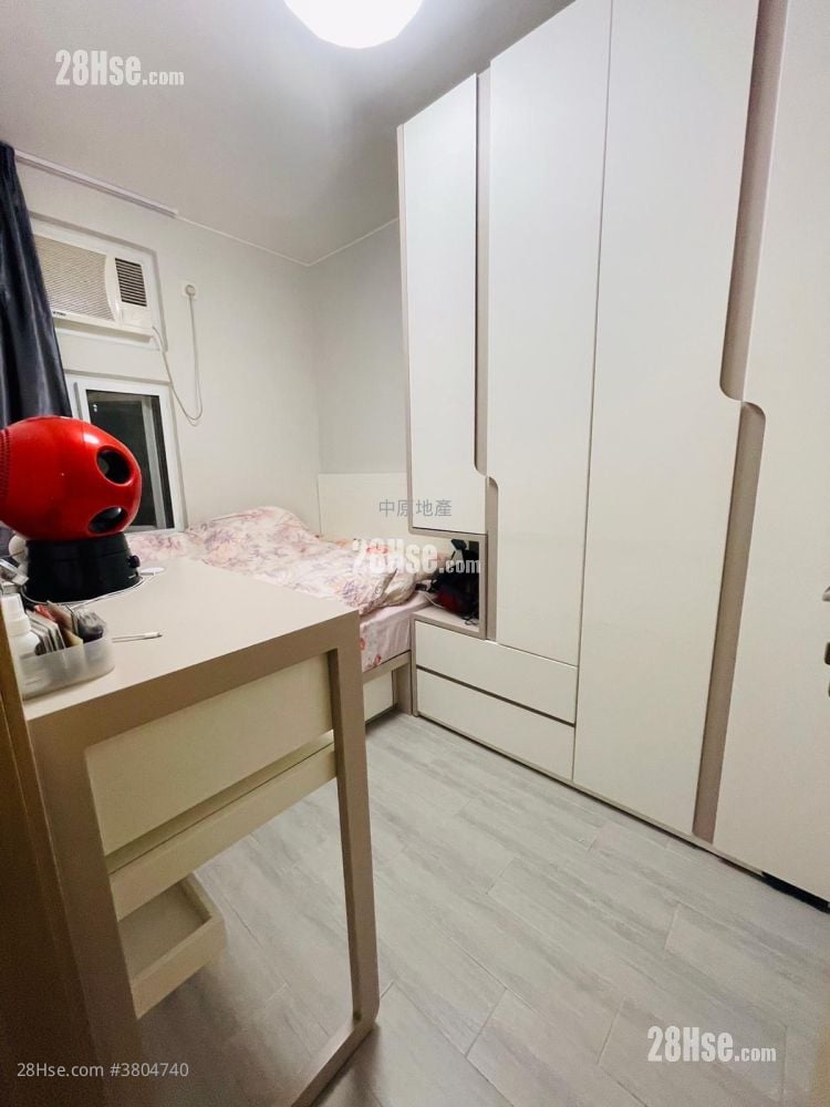 Siu Hong Court Sell 2 Bedrooms , 1 Bathroom 449 ft²
