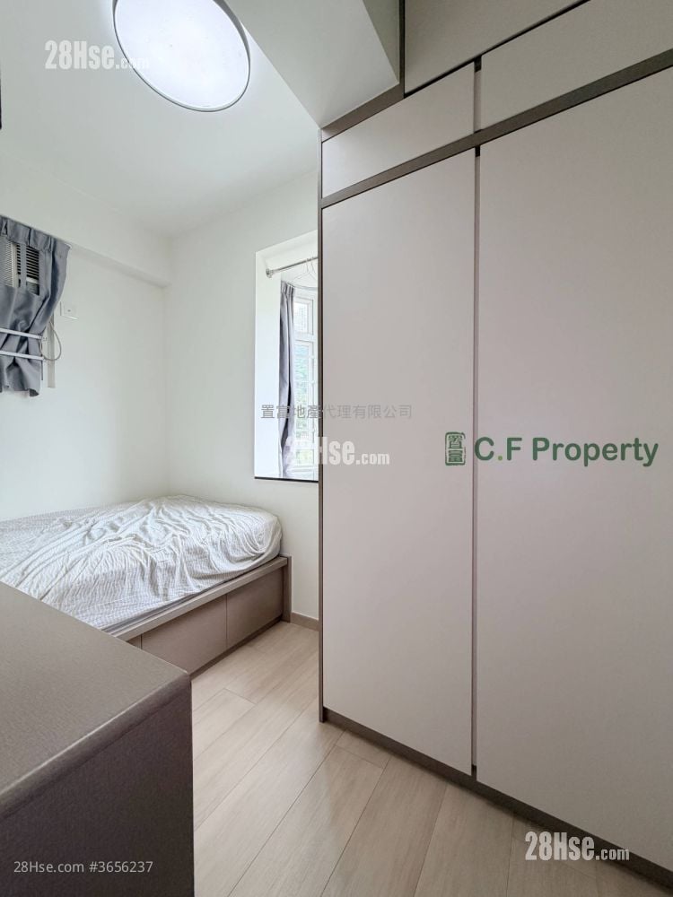 Kwai Fong Terrace Sell 3 Bedrooms , 1 Bathroom 473 ft²