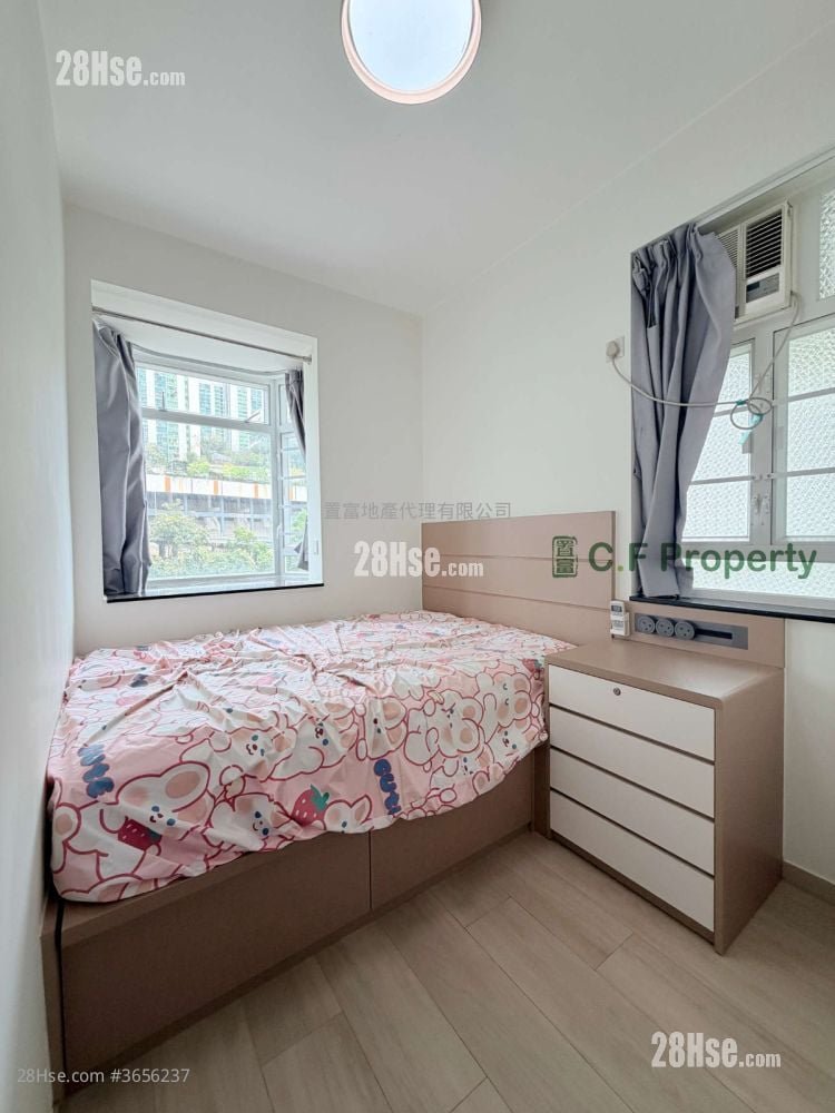 Kwai Fong Terrace Sell 3 Bedrooms , 1 Bathroom 473 ft²