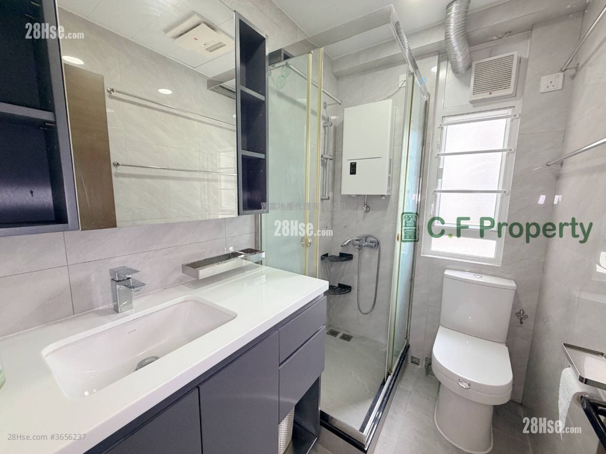 Kwai Fong Terrace Sell 3 Bedrooms , 1 Bathroom 473 ft²