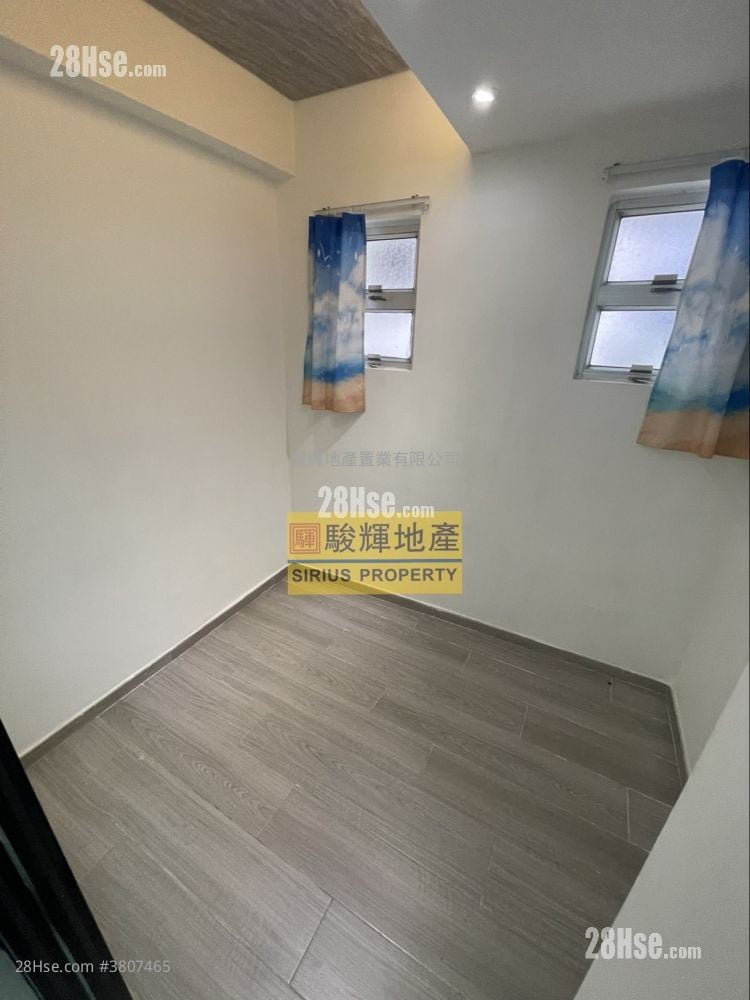 荣华大楼 租盘 180 平方尺