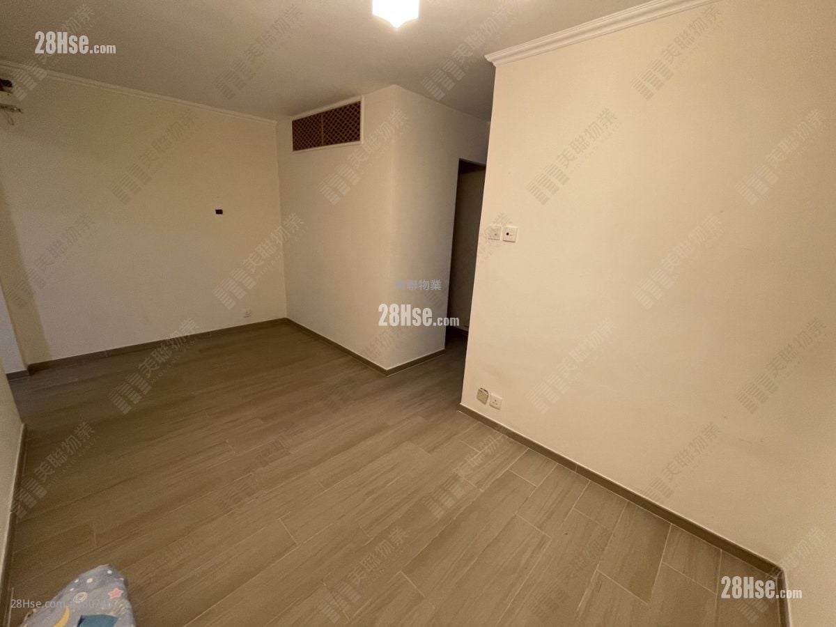 Siu Hong Court Sell 3 Bedrooms 553 ft²