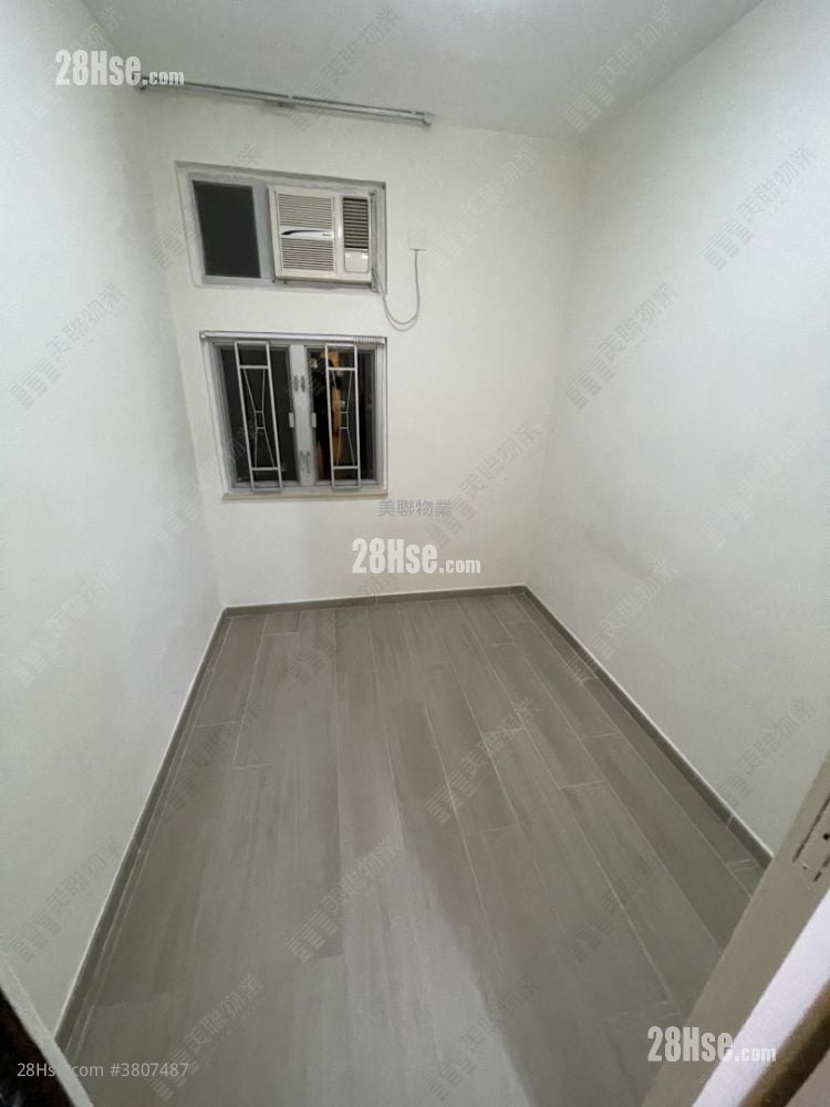 Siu Hong Court Sell 3 Bedrooms 553 ft²