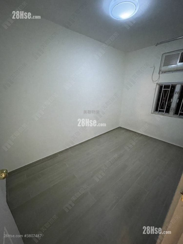 Siu Hong Court Sell 3 Bedrooms 553 ft²