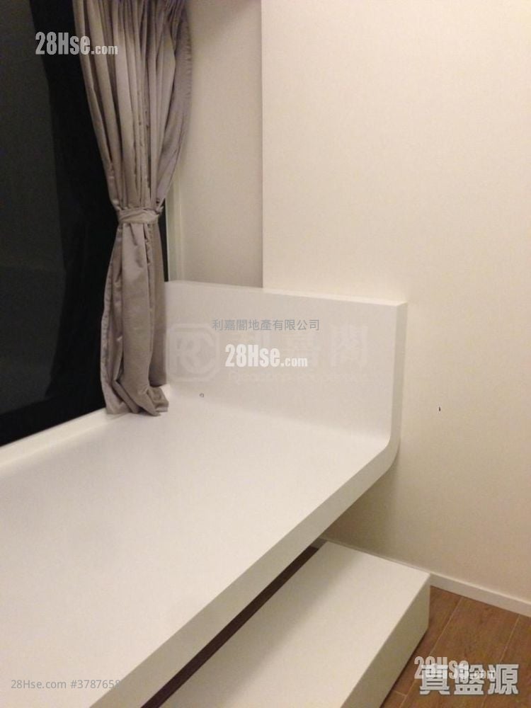 Le Prestige Sell 3 Bedrooms , 2 Bathrooms 677 ft²