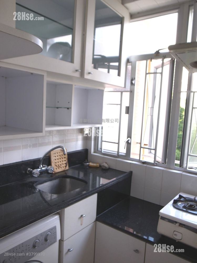 Lily Court Sell 2 Bedrooms , 1 Bathroom 357 ft²