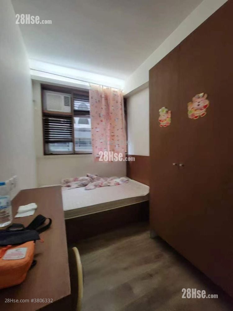 Sze Bo Building Sell 3 Bedrooms , 3 Bathrooms 573 ft²