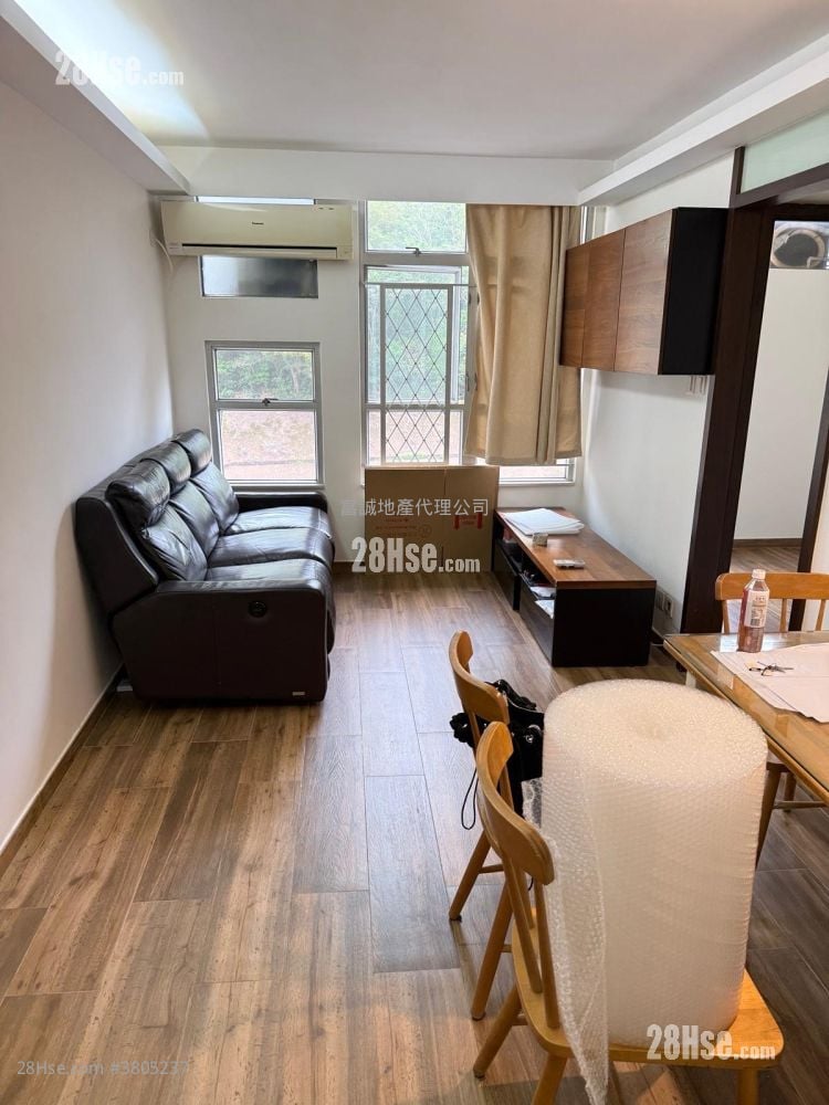 Tsz Oi Court Sell 3 Bedrooms , 1 Bathroom 650 ft²